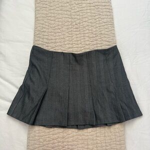 Abercrombie & Fitch grey pleated skort